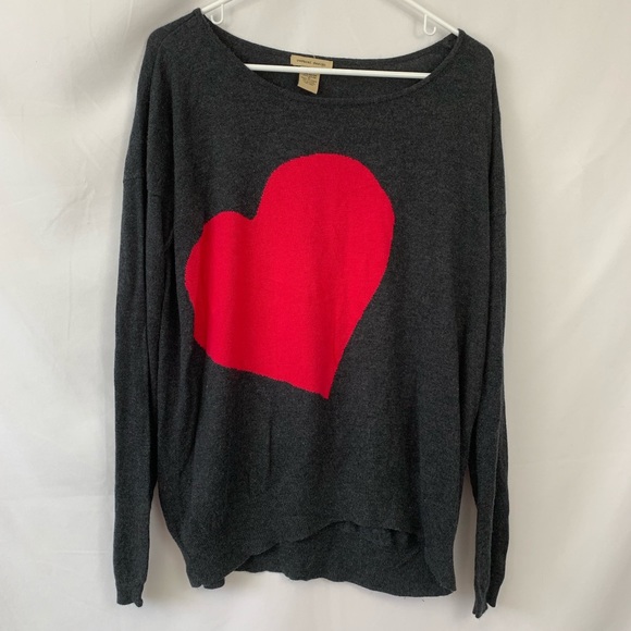 vertical design Sweaters - Vertical design dark grey sweater with heart
